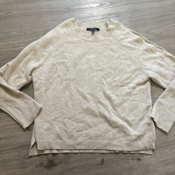 Saks Fifth Avenue 100% Cashmere Sweater Cold Shoulder Cream Beige Pullover Sz L - Picture 6 of 13